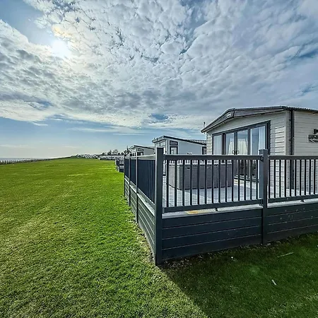 Luxury Lodge With Stunning Full Sea Views In Suffolk Ref 20234Bs Hopton on Sea Exterior photo