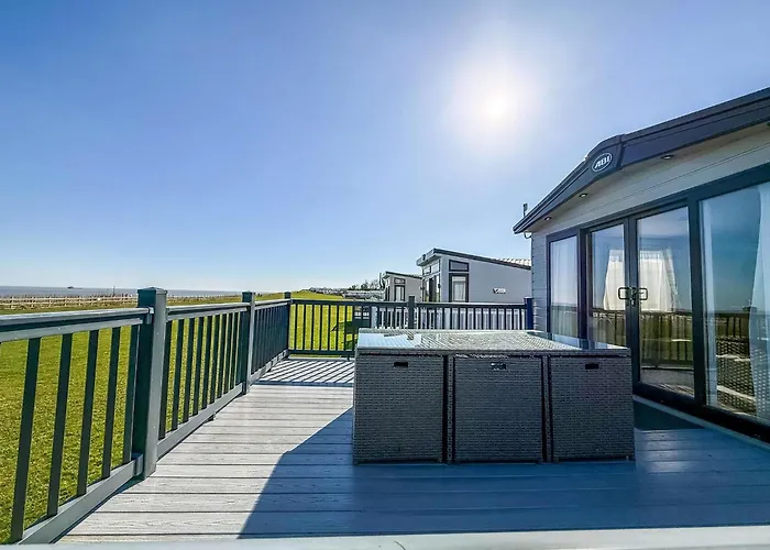 Luxury Lodge With Stunning Full Sea Views In Suffolk Ref 20234Bs