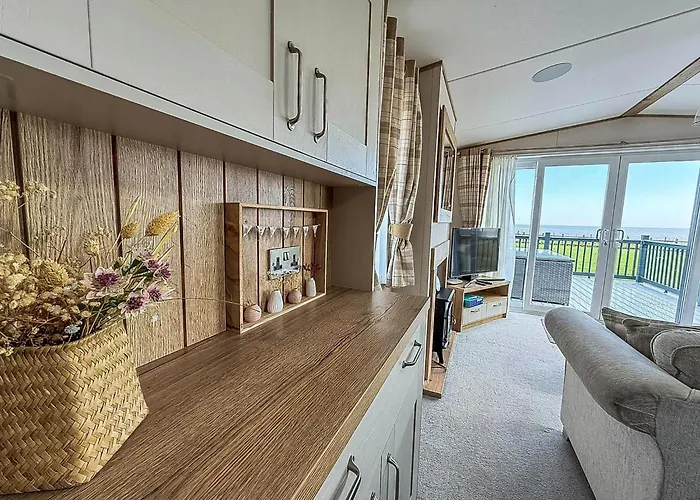Luxury Lodge With Stunning Full Sea Views In Suffolk Ref 20234Bs