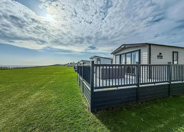 Luxury Lodge With Stunning Full Sea Views In Suffolk Ref 20234Bs