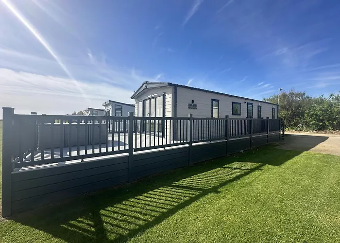 Luxury Lodge With Stunning Full Sea Views In Suffolk Ref 20234Bs