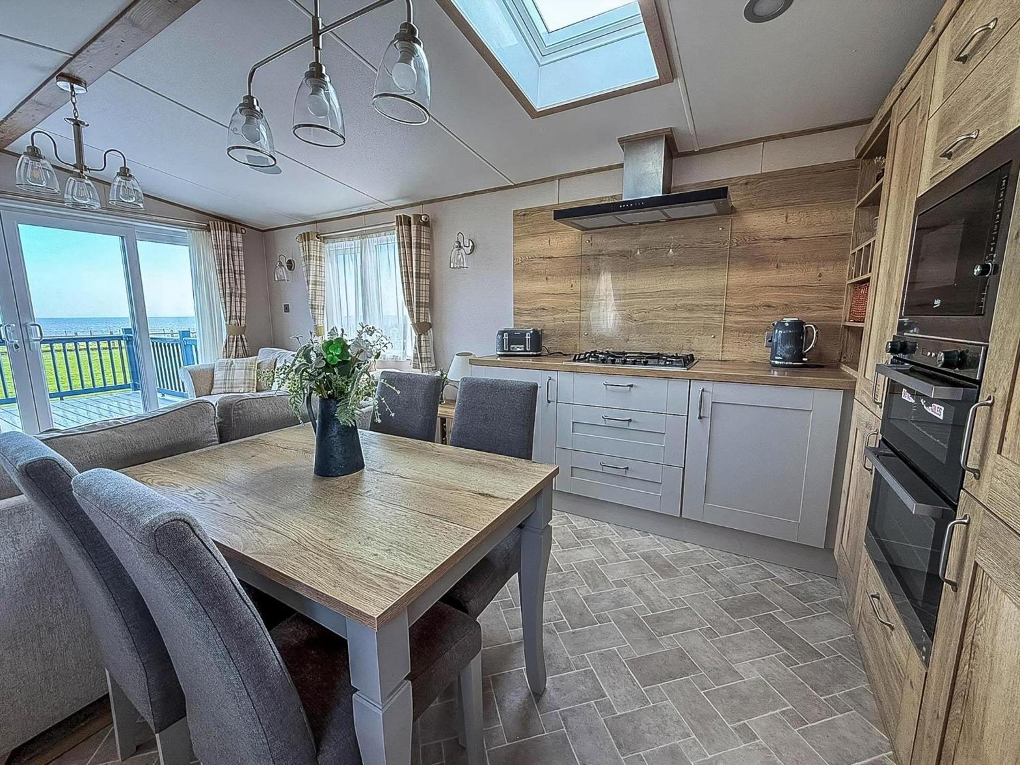 Lodge Luxury With Stunning Full Sea Views In Suffolk Ref 20234bs