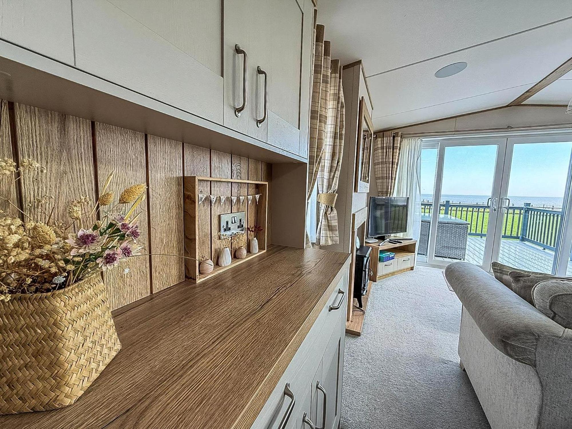 Luxury With Stunning Full Sea Views In Suffolk Ref 20234bs Lodge Hopton on Sea