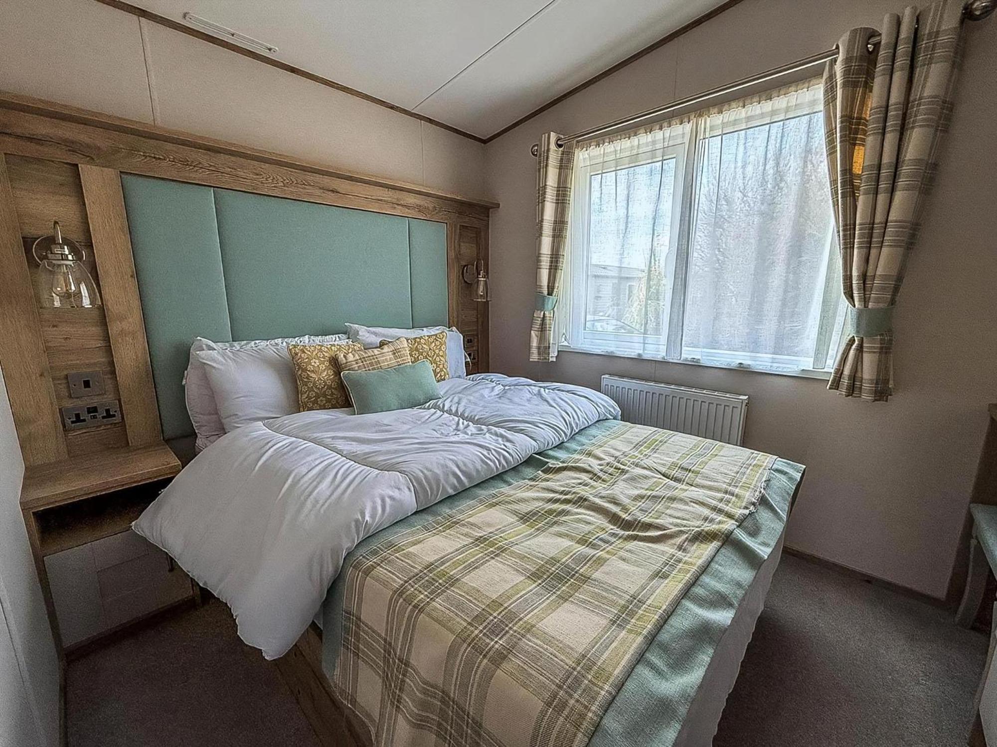 Luxury With Stunning Full Sea Views In Suffolk Ref 20234bs Lodge