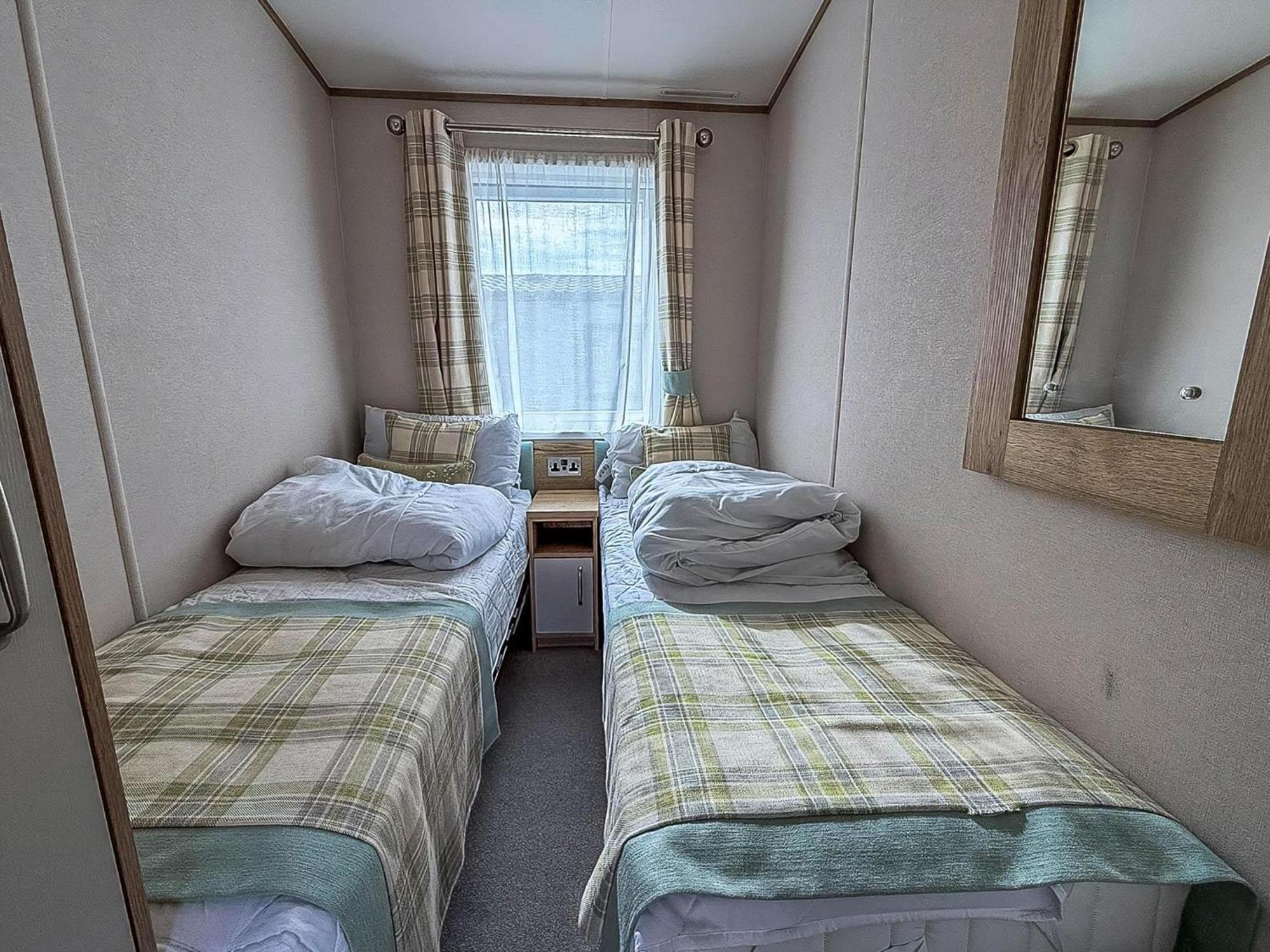Lodge Luxury With Stunning Full Sea Views In Suffolk Ref 20234bs