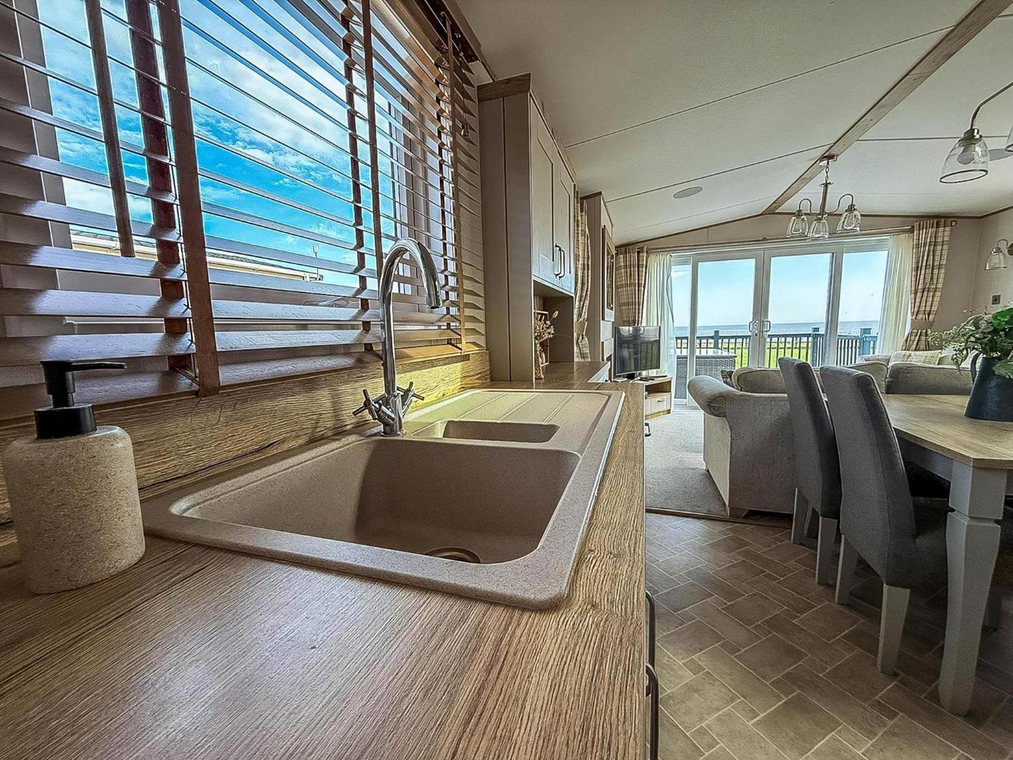 Luxury With Stunning Full Sea Views In Suffolk Ref 20234bs