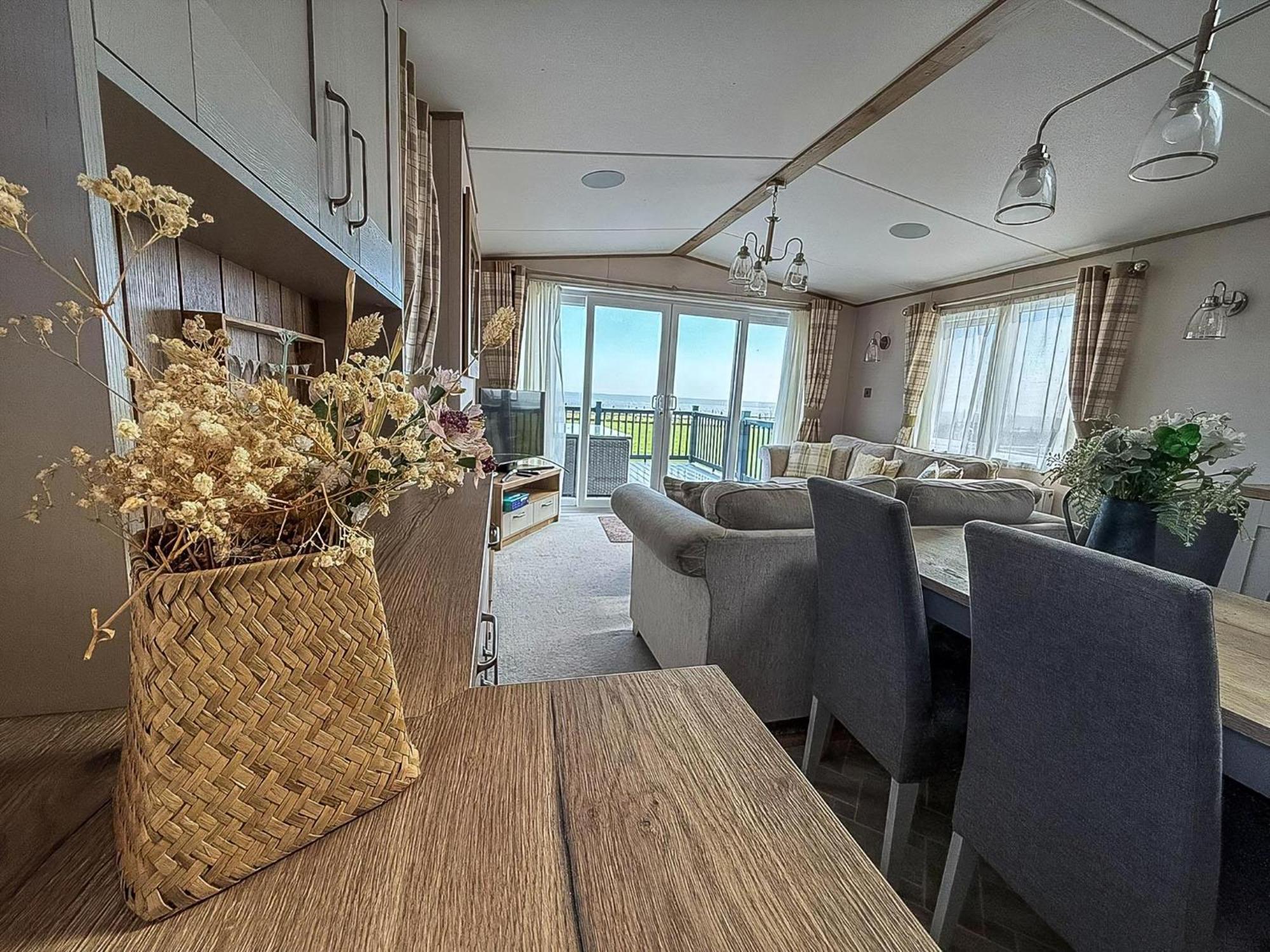 Luxury With Stunning Full Sea Views In Suffolk Ref 20234bs Lodge *