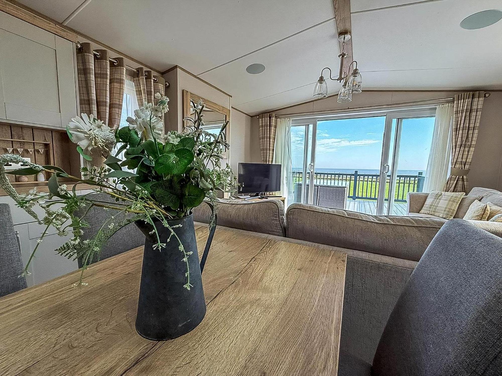 Luxury With Stunning Full Sea Views In Suffolk Ref 20234bs *
