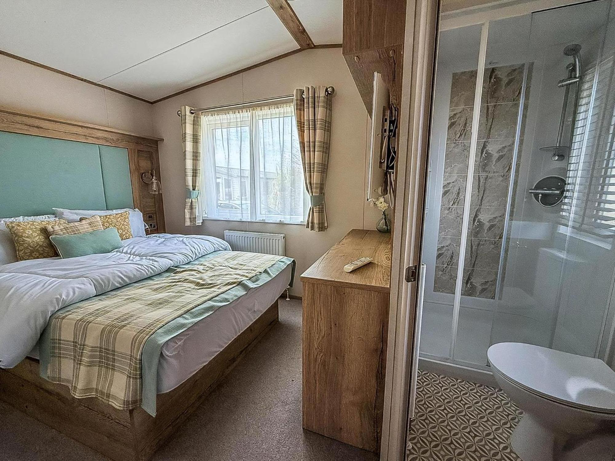 Luxury With Stunning Full Sea Views In Suffolk Ref 20234bs Lodge
