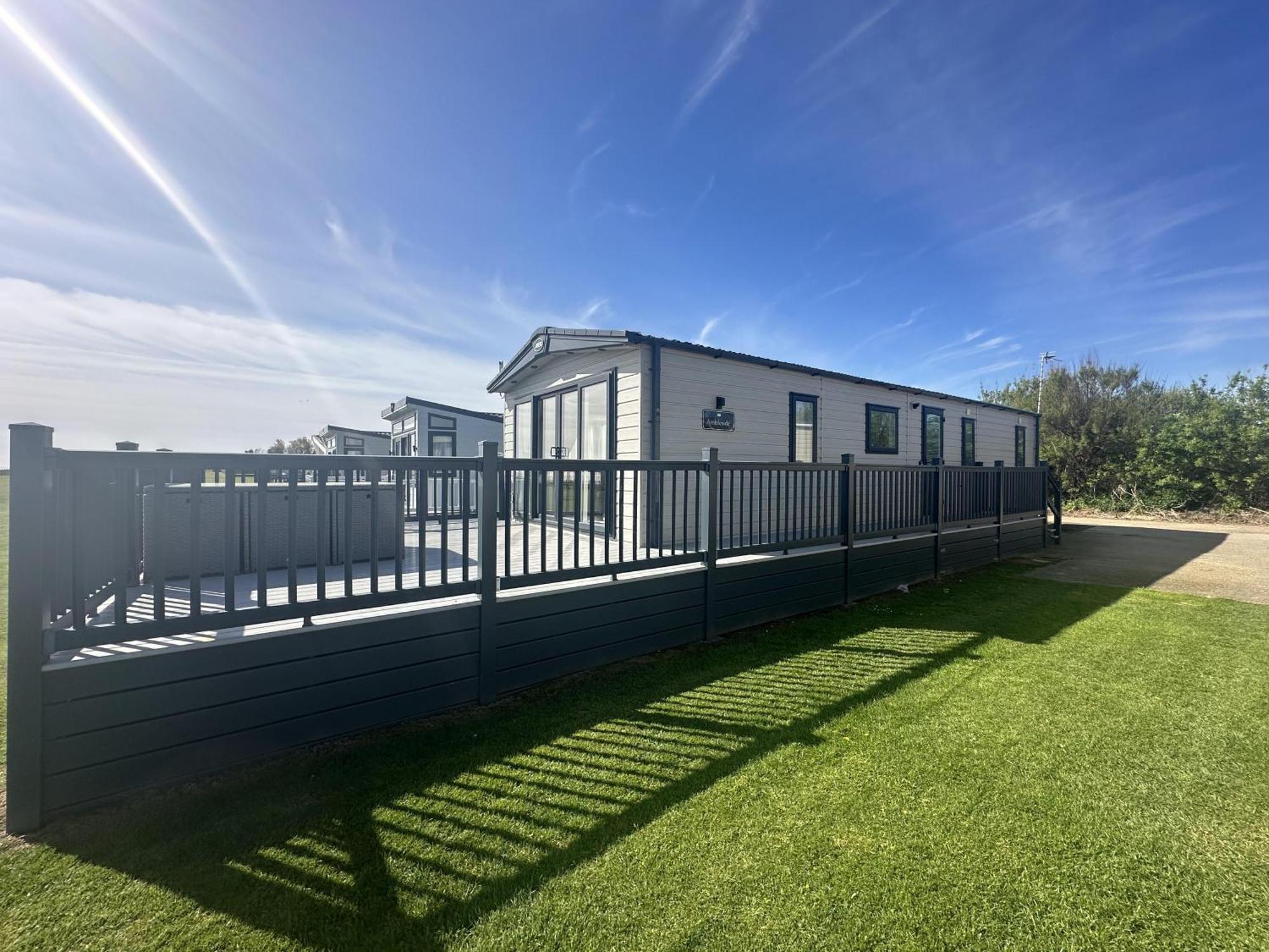 Lodge Luxury With Stunning Full Sea Views In Suffolk Ref 20234bs Hopton on Sea